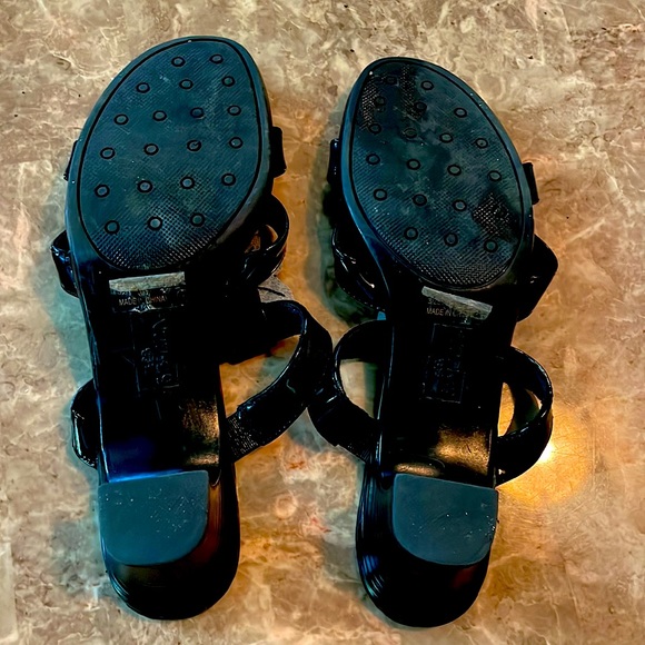 SBICCA size 9 black floral slip-on sandals. Each sandal has 2 flowers w/ studs - Picture 4 of 4